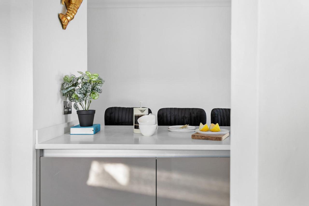 The Seaview Suites At The Corbyn Apartments Torquay Exteriör bild